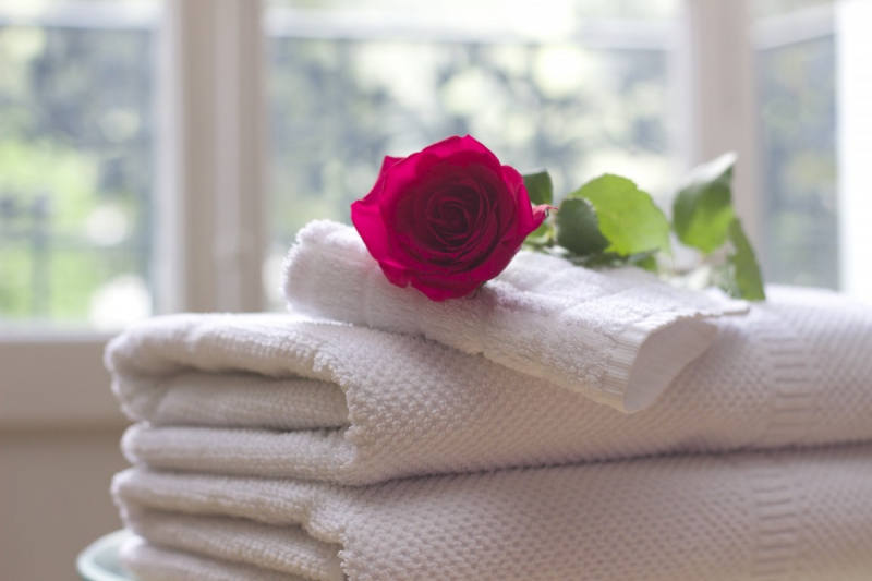 hotel-FALICON-min_towel_rose_clean_care_salon_spa_white_bath-731641